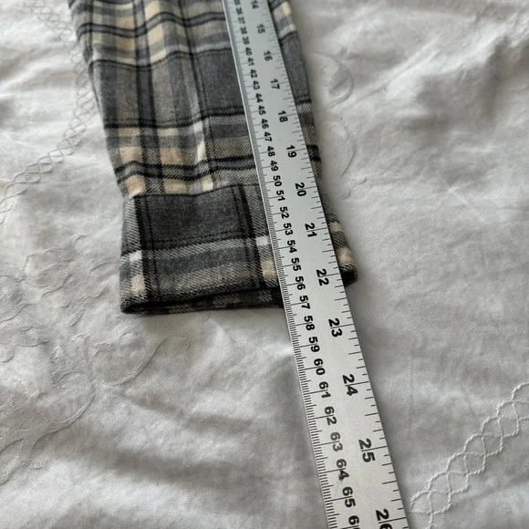 NEW Old Navy Women's Gray/Beige Plaid Boyfriend Button Up‎ Shirt Medium Chore - Picture 11 of 14